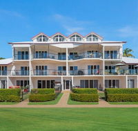 Ocean Breeze Near Parks and Rowes Bay - Cruises Travel