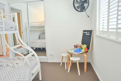 Ocean Front Moffat Beach Private Rooftop Terrace Walk To Cafe's, Restaurants - Cruises Travel 3