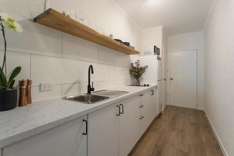 Ocean Palms Apartments - Tourism Guide 2