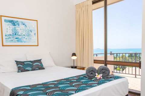 OCEAN VIEWS 10 - Travel Search 0