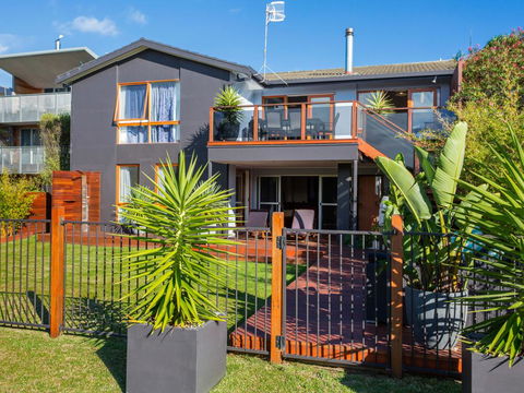 Ocean's 30 - Ultimate Beach Frontage - Tourism Guide 0