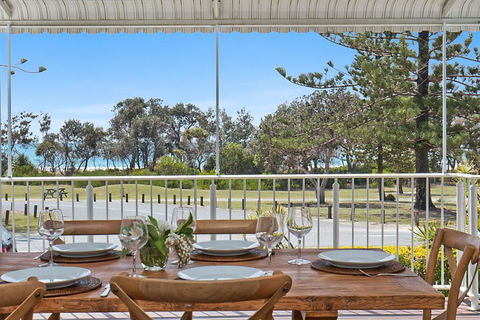 Oceanfront Beach House On Marine Parade - Travel Search 0