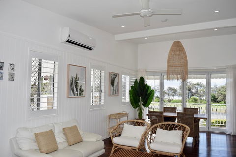 Oceanfront Beach House On Marine Parade - Travel Search 1