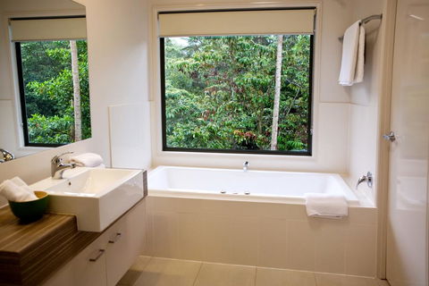 On Obi Maleny - Tourism Guide 0