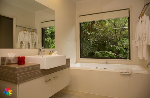 On Obi Maleny - Tourism Guide 3