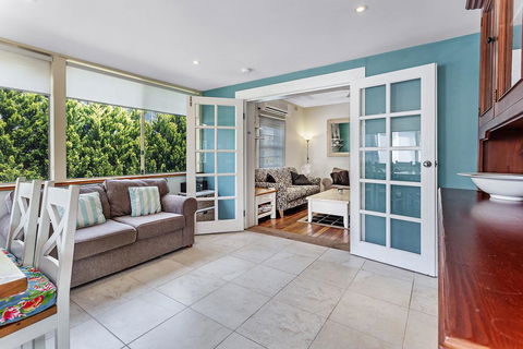 Oscars Pet Friendly Beach House, 14 Tomaree Road - Tourism Guide 3