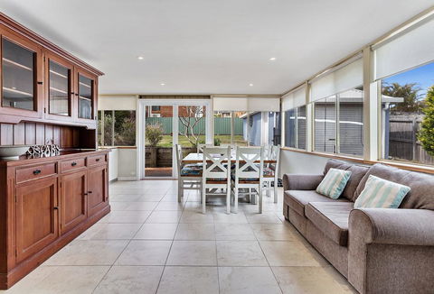 Oscars Pet Friendly Beach House, 14 Tomaree Road - Tourism Guide 2