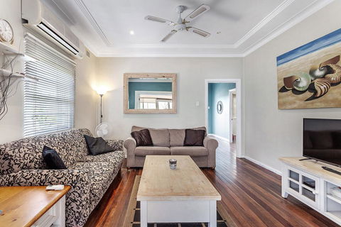 Oscars Pet Friendly Beach House, 14 Tomaree Road - Tourism Guide 1