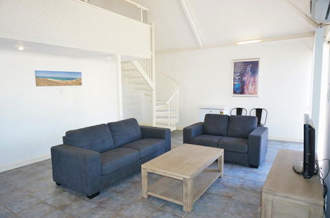 Osprey Holiday Village Unit 111 - Splendid 3 Bedroom Holiday Villa With A Pool In The Complex - Cruises Travel 3