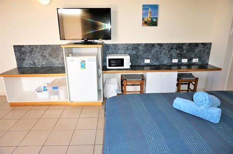 Osprey Holiday Village Unit 201-1 Bedroom - Wonderful 1 Bedroom Studio Apartment With A Pool In The Complex - Tourism Guide 3