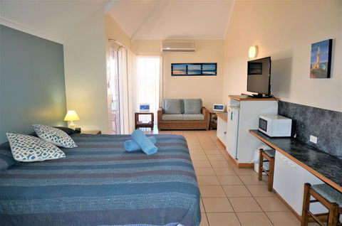 Osprey Holiday Village Unit 201-1 Bedroom - Wonderful 1 Bedroom Studio Apartment With A Pool In The Complex - Tourism Guide 1