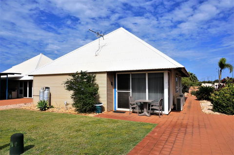 Osprey Holiday Village Unit 222-1 Bedroom - Great 1 Bedroom Studio Apartment With A Pool In The Complex - Tourism Guide 0