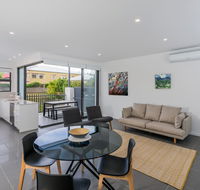 Oxford Steps - Executive 2BR Bulimba Apartment Across from the Park on Oxford St - Tourism Guide