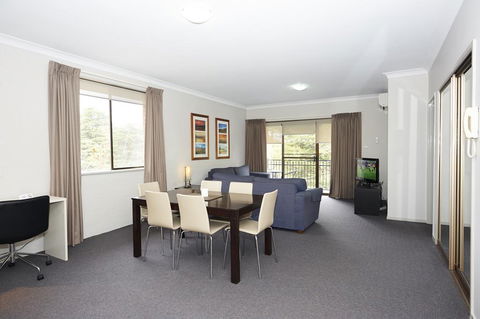 Oxley Court Serviced Apartments - Cruises Travel 2