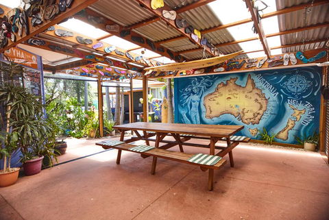 Ozzie Pozzie Backpackers - Port Macquarie YHA - Travel Agents 3