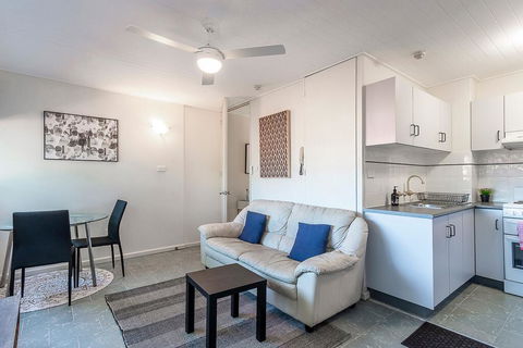 PADDINGTON PAD With PARKING & SMART TV & POOL - Cruises Travel 2