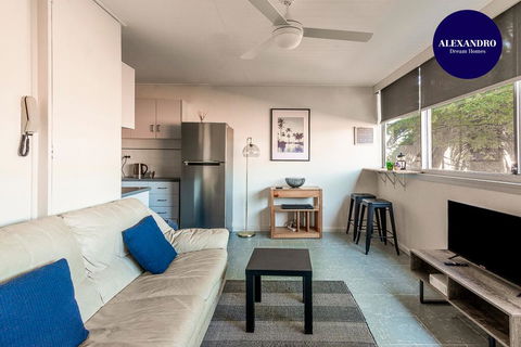 PADDINGTON PAD With PARKING & SMART TV & POOL - Cruises Travel 0