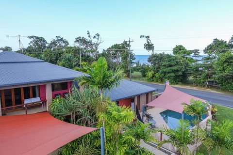 Pandanus Holiday Apartments - Travel Search 0