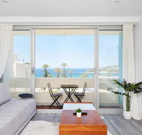 Panoramic Ocean Views in Stylish Manly Apartment - Cruises Travel