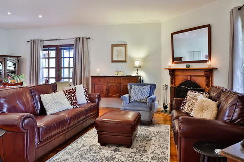 Parker Lodge Maldon - Travel Agents 0