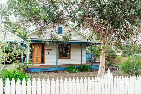 Parker Lodge Maldon - Travel Agents 1