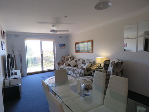 Parkview, Unit 16, 11 Catalina Close - Cruises Travel 0