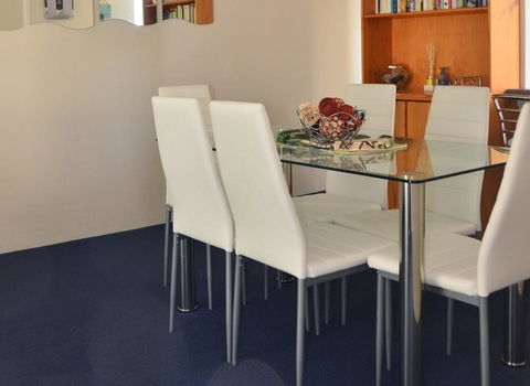Parkview, Unit 16, 11 Catalina Close - Cruises Travel 3