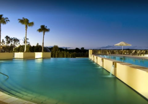 Pelican Waters Golf Resort And Spa Unit 1006 - Cruises Travel 3
