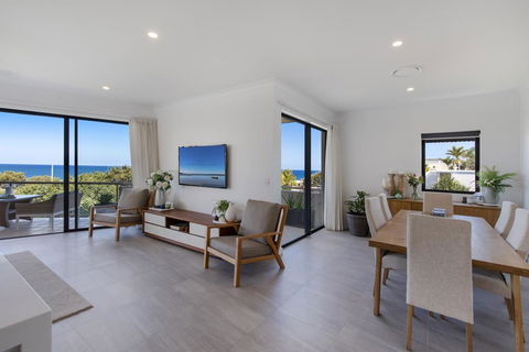 Penthouse Luxe, Sunrise Beach - Travel Search 2