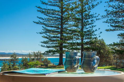 PERFECTLY POSITIONED BEACHFRONT APARTMENT-GREAT LOCATION WITH OCEAN VIEWS - Travel Agents 0