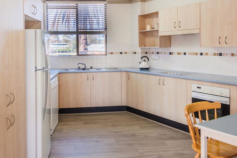 PERFECTLY POSITIONED BEACHFRONT APARTMENT-GREAT LOCATION WITH OCEAN VIEWS - Travel Agents 1