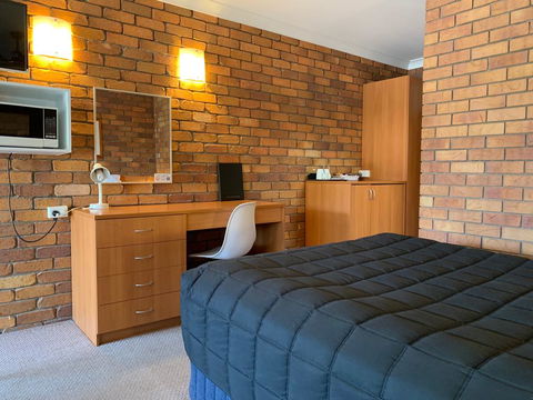 Peter Allen Motor Inn - Travel Search 0