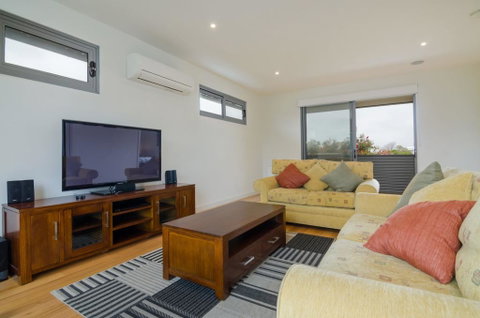 PIER 55 - DROMANA... - Tourism Guide 3