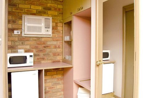 Pines Country Club Motor Inn - Tourism Guide 0