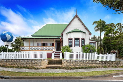 Port Macquarie Backpackers - Travel Agents 0
