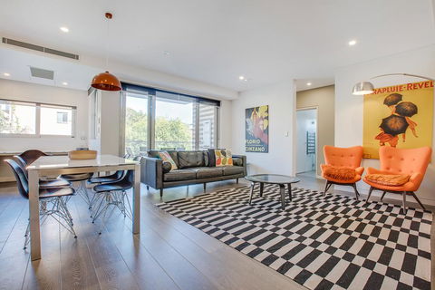 Professional Apartment 15 Minutes From CBD - Travel Agents 0