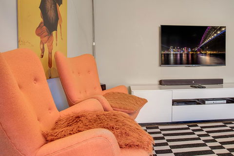 Professional Apartment 15 Minutes From CBD - Travel Agents 3