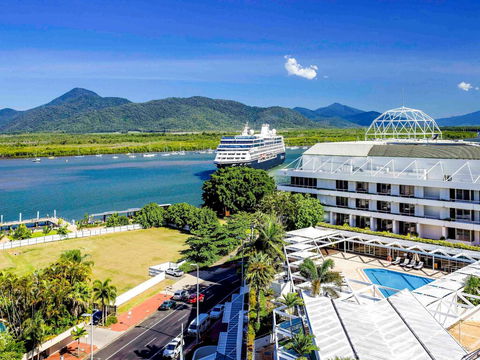 Pullman Reef Hotel Casino - Tourism Guide 1