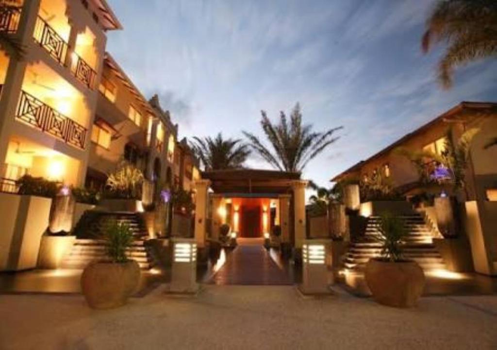 Westcourt QLD Travel Search