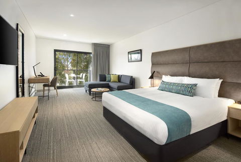 Quality Hotel Lakeside - Tourism Guide 2