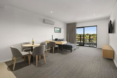 Quality Hotel Lakeside - Tourism Guide 3