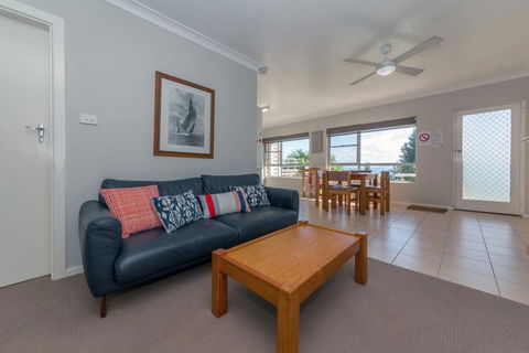 Quarterdeck, Unit 1/ 12 Magnus Street - Cruises Travel 0