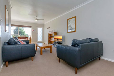 Quarterdeck, Unit 1/ 12 Magnus Street - Cruises Travel 2