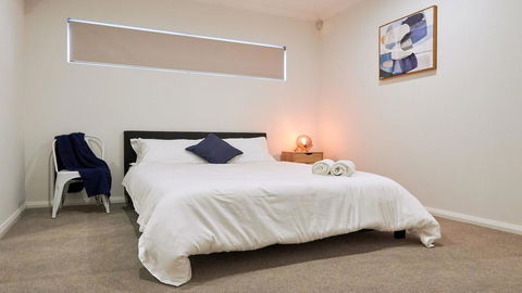 Quiet Large Balcony Living - Travel Search 2