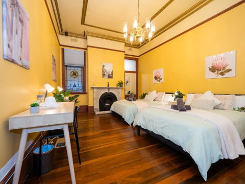 Quiet Quadruple Private Room In Strathfield 3min To Train Station Sleeps 4 - Tourism Guide 0