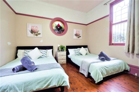 Quiet Quadruple Private Room In Strathfield 3min To Train Station Sleeps 4b - Tourism Guide 0