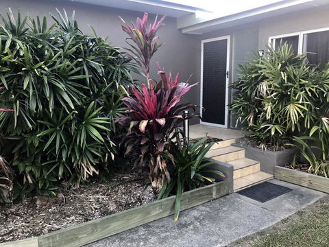 QUIRKY QUEENSLANDER 6 BEDROOM HOME - Travel Search 1