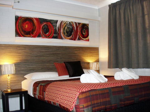 Raceview Motor Inn - Cruises Travel 0