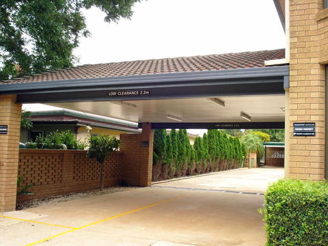 Raceview Motor Inn - Cruises Travel 2