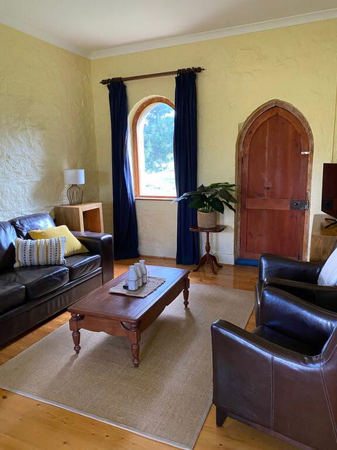 Ravenswood Homestead - Travel Search 1